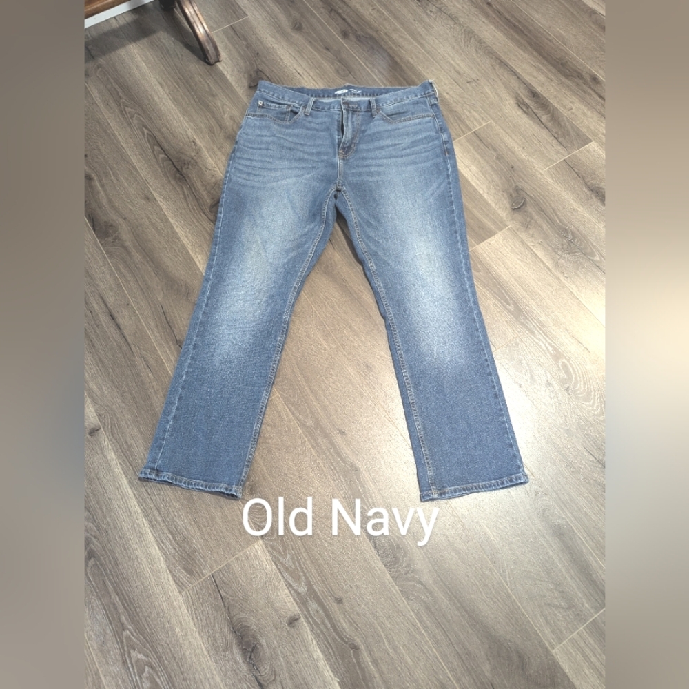 Old Navy men's built-in flex straight jeans, size 36W 30L. EUC.